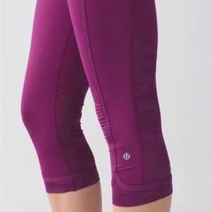 Lululemon Run For Days Crop Regal Plum/Camo Size 4